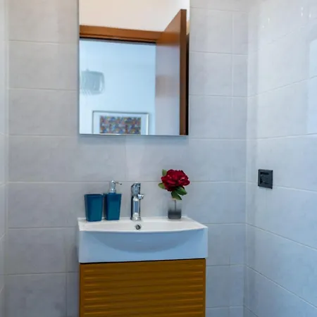 Lorelake Holidays - Sunny With Rooftop Terrace - 10 Min From Center, & Stadium *